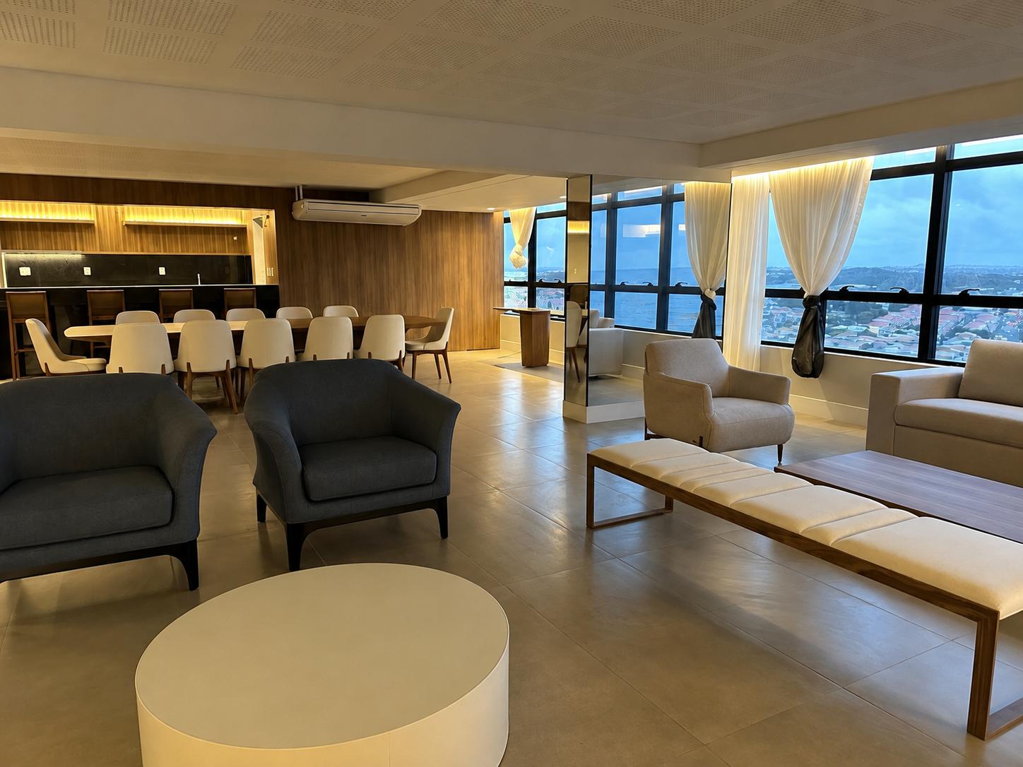 Lounge interno com vista panorâmica
